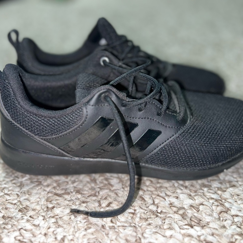 Adidas Women’s Cloudfoam Super Tennis Shoes- size 9